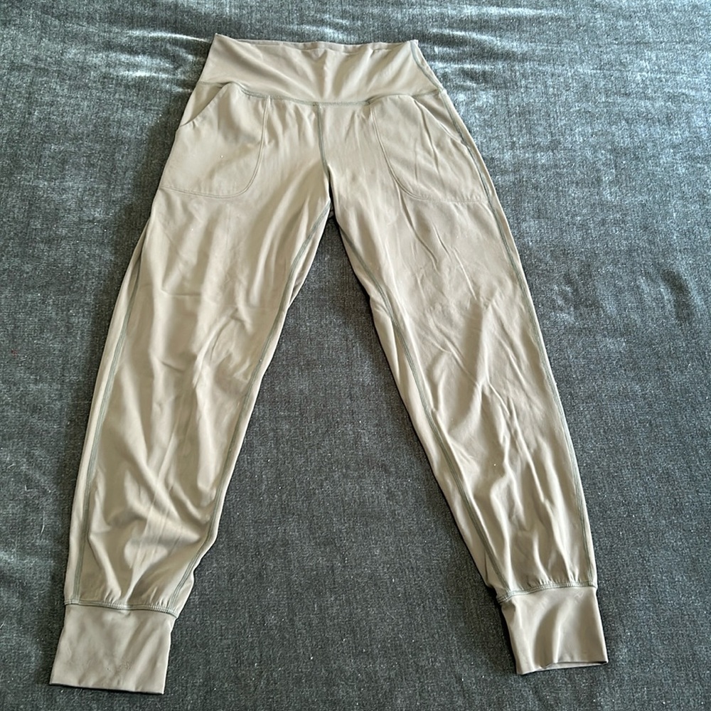 Great condition colorfulkoala lightweight soft joggers in green